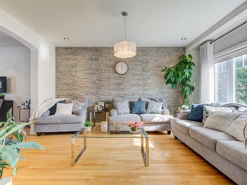 Living room - 7497 Rue Des Perce-Neige, Longueuil (Saint-Hubert), QC - Indoor Photo Showing Living Room