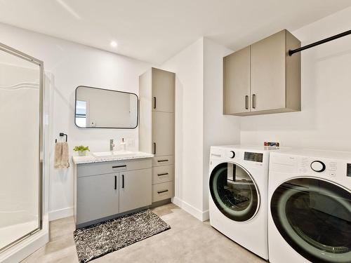 Bathroom - 3792 Rue Émile-Chartier, Sherbrooke (Les Nations), QC - Indoor Photo Showing Laundry Room