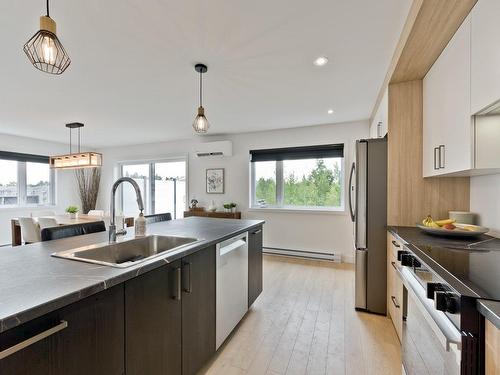 Kitchen - 3792 Rue Émile-Chartier, Sherbrooke (Les Nations), QC - Indoor Photo Showing Kitchen With Upgraded Kitchen