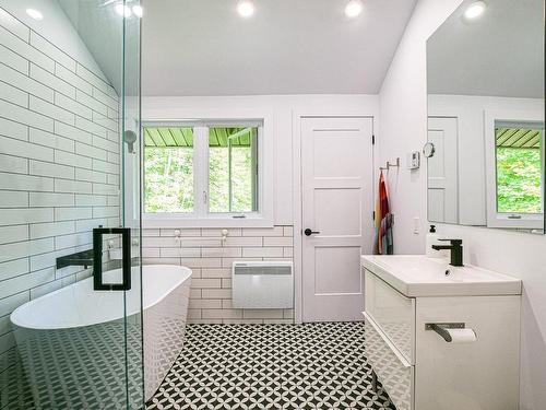 Salle de bains - 439 Ch. Du Roc, Saint-Sauveur, QC - Indoor Photo Showing Bathroom