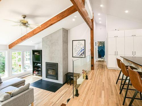 Salon - 439 Ch. Du Roc, Saint-Sauveur, QC - Indoor Photo Showing Living Room With Fireplace