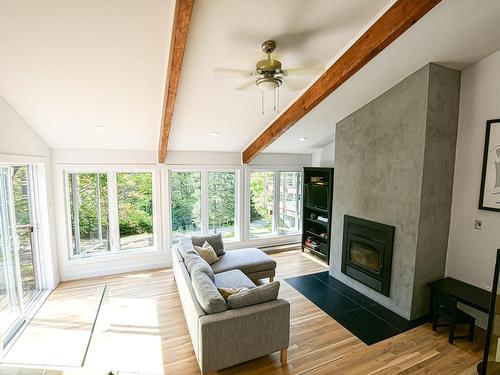 Salon - 439 Ch. Du Roc, Saint-Sauveur, QC - Indoor Photo Showing Living Room With Fireplace