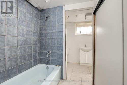 38 Ilfracombe Crescent, Toronto, ON - Indoor Photo Showing Bathroom