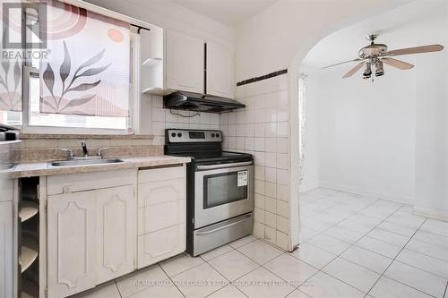 38 Ilfracombe Crescent, Toronto, ON - Indoor Photo Showing Kitchen