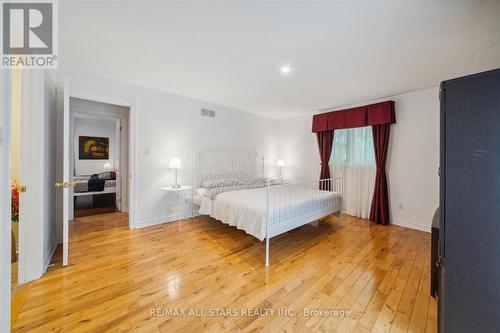 3180 Fleming Boulevard, Innisfil, ON - Indoor Photo Showing Bedroom