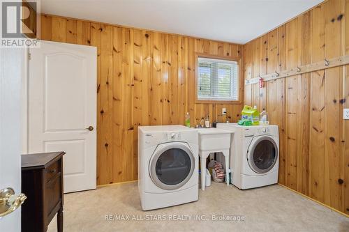 3180 Fleming Boulevard, Innisfil, ON - Indoor Photo Showing Laundry Room