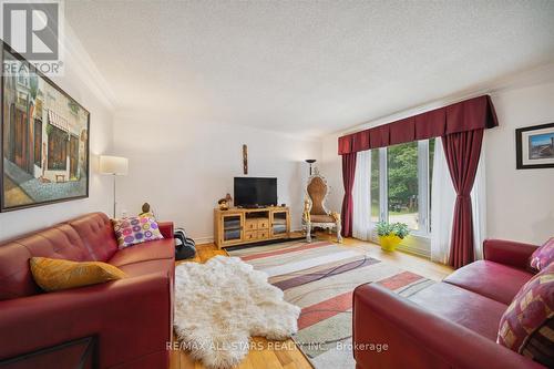 3180 Fleming Boulevard, Innisfil, ON - Indoor Photo Showing Living Room