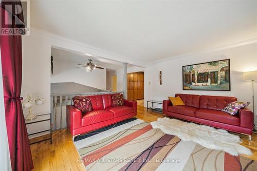 3180 Fleming Boulevard, Innisfil, ON - Indoor Photo Showing Living Room