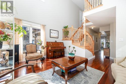 60 Nappa Street, Richmond Hill, ON - Indoor Photo Showing Living Room