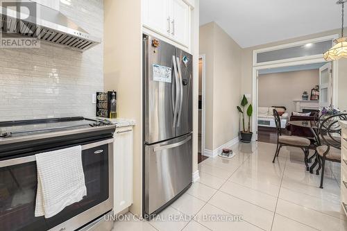 60 Nappa Street, Richmond Hill, ON - Indoor Photo Showing Kitchen