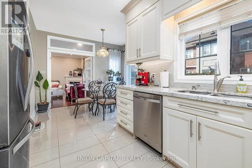 60 Nappa Street, Richmond Hill, ON - Indoor Photo Showing Kitchen With Stainless Steel Kitchen