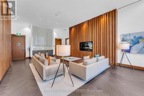 2801 - 7895 Jane Street, Vaughan, ON - Indoor Photo Showing Living Room