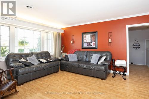 291 Angeline Street N, Kawartha Lakes (Lindsay), ON - Indoor Photo Showing Living Room