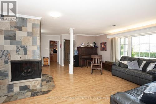 291 Angeline Street N, Kawartha Lakes (Lindsay), ON - Indoor Photo Showing Living Room