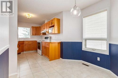 89 Riverview Point Se, Calgary, AB - Indoor Photo Showing Kitchen