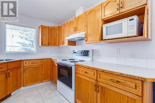 89 Riverview Point Se, Calgary, AB - Indoor Photo Showing Kitchen