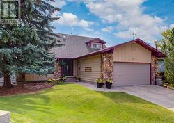 41 Strabane Place SW  Calgary, AB T3H 1H6