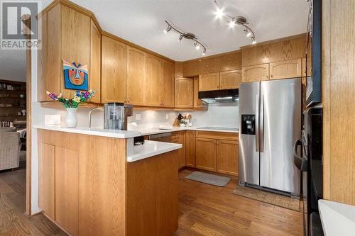 41 Strabane Place Sw, Calgary, AB - Indoor Photo Showing Kitchen