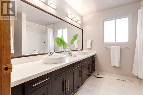 41 Strabane Place Sw, Calgary, AB - Indoor Photo Showing Bathroom