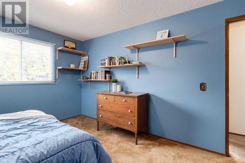 41 Strabane Place Sw, Calgary, AB - Indoor Photo Showing Bedroom