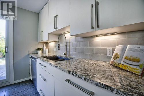 4804 Worcester Drive Sw, Calgary, AB - Indoor Photo Showing Kitchen With Double Sink With Upgraded Kitchen