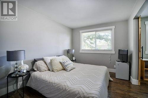 4804 Worcester Drive Sw, Calgary, AB - Indoor Photo Showing Bedroom