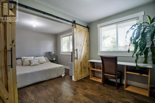 4804 Worcester Drive Sw, Calgary, AB - Indoor Photo Showing Bedroom