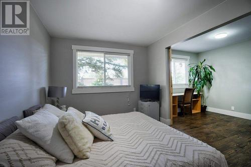 4804 Worcester Drive Sw, Calgary, AB - Indoor Photo Showing Bedroom