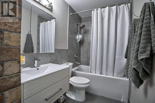 4804 Worcester Drive Sw, Calgary, AB - Indoor Photo Showing Bathroom