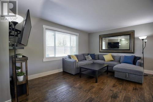 4804 Worcester Drive Sw, Calgary, AB - Indoor Photo Showing Living Room