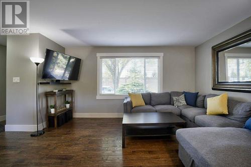 4804 Worcester Drive Sw, Calgary, AB - Indoor Photo Showing Living Room