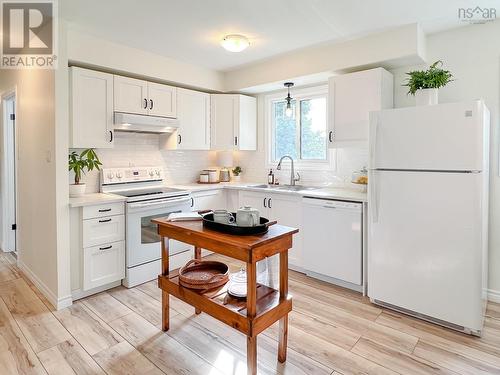 6068 12 Highway, North Alton, NS - Indoor Photo Showing Kitchen