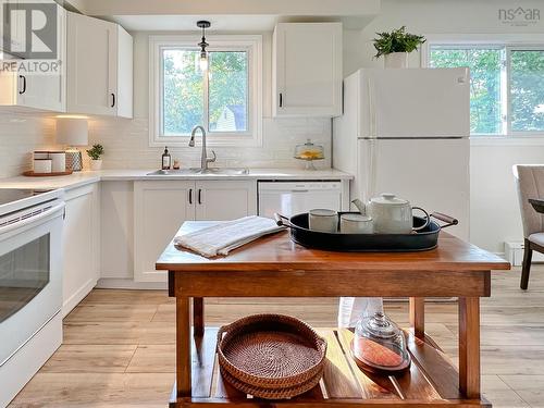 6068 12 Highway, North Alton, NS - Indoor Photo Showing Kitchen