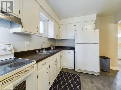 640 Barnes Avenue, Saugeen Shores, ON - Indoor Photo Showing Kitchen With Double Sink