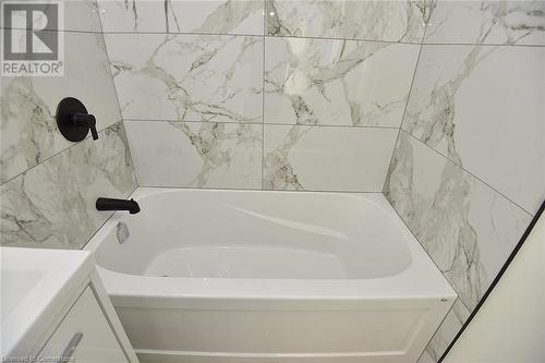 26 Highcliffe Avenue, Hamilton, ON - Indoor Photo Showing Bathroom