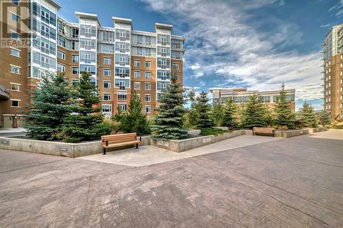 906, 32 Varsity Estates Circle Nw, Calgary, AB - Outdoor With Facade