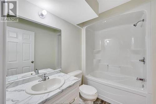 397 Hemlock Unit# Lower, Lakeshore, ON - Indoor Photo Showing Bathroom