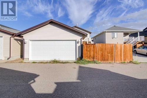 572 Sunridge Crescent W, Lethbridge, AB - Outdoor With Exterior