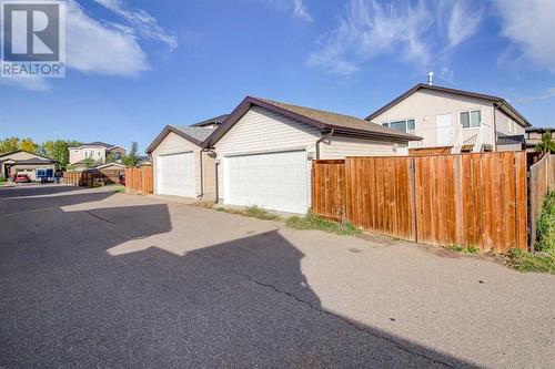 572 Sunridge Crescent W, Lethbridge, AB - Outdoor