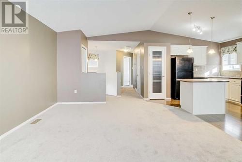 572 Sunridge Crescent W, Lethbridge, AB - Indoor Photo Showing Kitchen