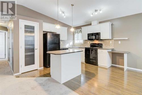 572 Sunridge Crescent W, Lethbridge, AB - Indoor Photo Showing Kitchen