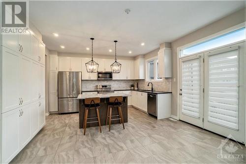 901 Pedigree Street, Stittsville, ON - Indoor Photo Showing Kitchen With Upgraded Kitchen