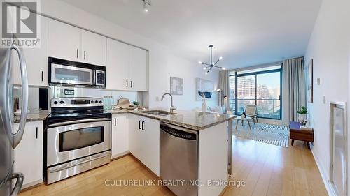 610 - 438 King Street W, Toronto (Waterfront Communities), ON - Indoor Photo Showing Kitchen