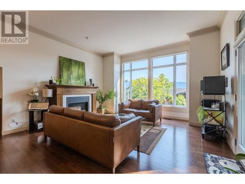 1542 Golf Ridge Drive, Kamloops, BC - Indoor Photo Showing Living Room With Fireplace