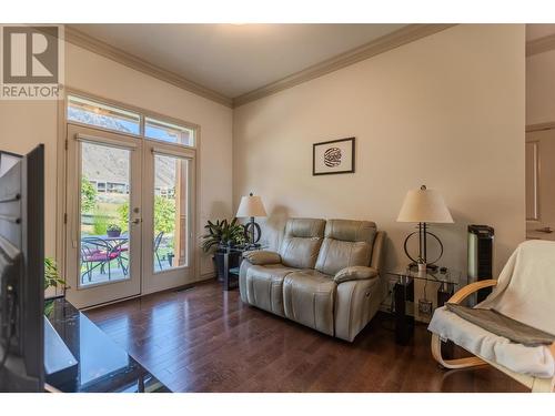 1542 Golf Ridge Drive, Kamloops, BC - Indoor Photo Showing Living Room