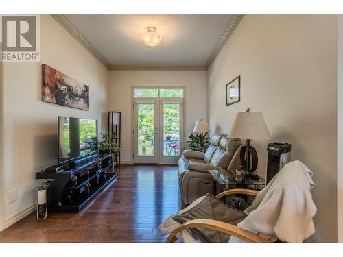 1542 Golf Ridge Drive, Kamloops, BC - Indoor Photo Showing Living Room