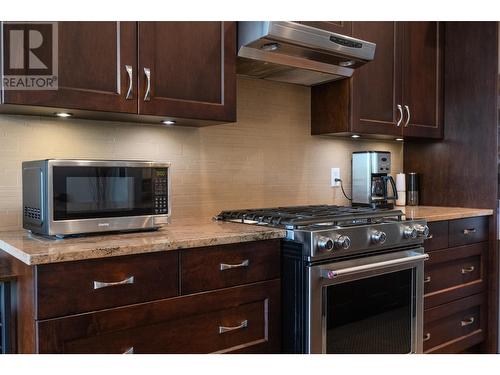 1542 Golf Ridge Drive, Kamloops, BC - Indoor Photo Showing Kitchen