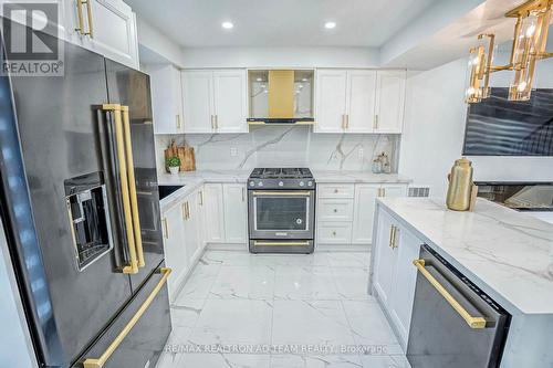 10 Tozer Crescent, Ajax, ON - Indoor Photo Showing Kitchen With Stainless Steel Kitchen With Upgraded Kitchen