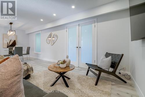 1010 Central Park Boulevard N, Oshawa, ON - Indoor Photo Showing Living Room