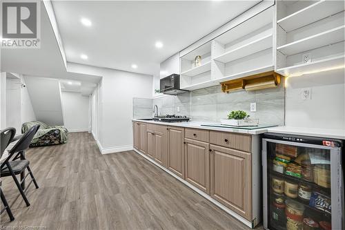 33 3 Avenue, Cambridge, ON - Indoor Photo Showing Kitchen With Upgraded Kitchen